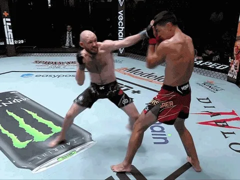 Võ sĩ Trung Quốc gục ngã trước cú đấm ‘búa tạ’ của Viacheslav Borshchev