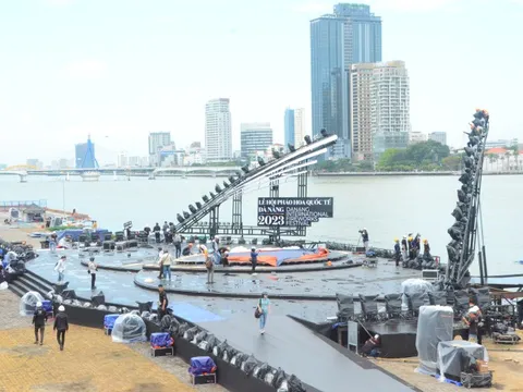 Gấp rút chuẩn bị trận địa cho 'đại tiệc' pháo hoa quốc tế tại Đà Nẵng