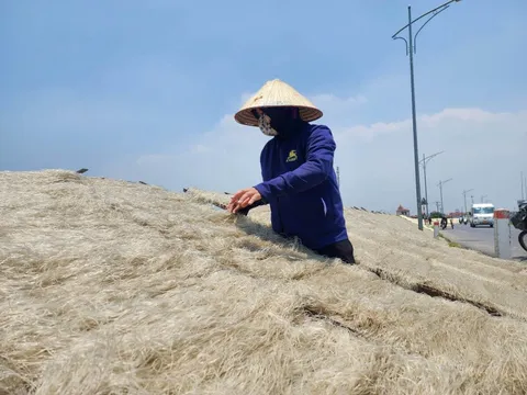 Về nơi nắng càng gay gắt, dân càng vui