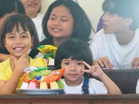 Trẻ em có hoàn cảnh đặc biệt tại Huế rạng ngời đón Tết Thiếu nhi 1/6