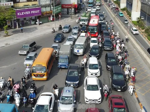 Cấm nhiều phương tiện đi trên đường Nguyễn Trãi đoạn 8 lô cốt thi công