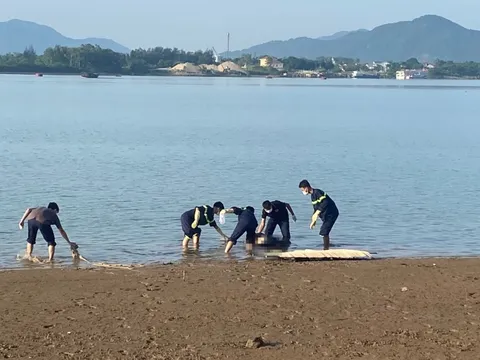 Người phụ nữ để xe trên cầu rồi nhảy xuống sông Lam tự tử