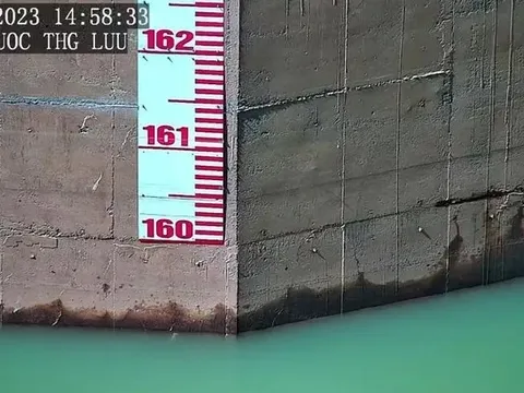 Nước lòng hồ thủy điện Bản Vẽ về gần mực nước chết