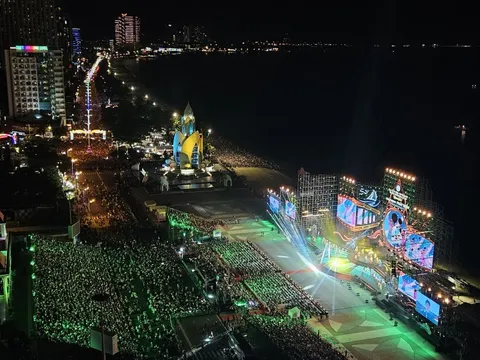 Đặc sắc 'bữa tiệc' ánh sáng đêm khai mạc Festival biển Nha Trang