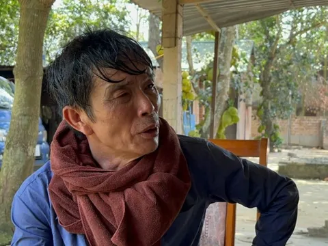 Nắng nóng thiêu đốt lại mất điện, nông dân xót xa nhìn nghìn con gà lăn ra chết