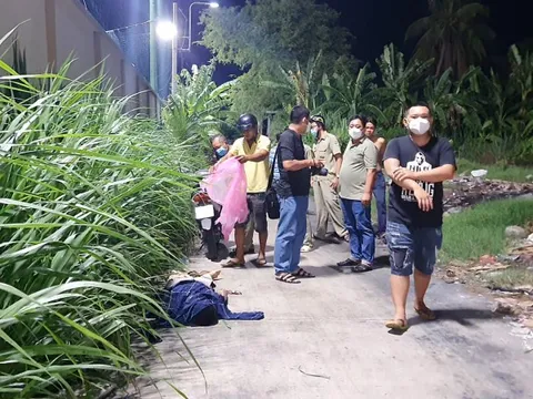 Phát hiện người đàn ông tử vong gục đầu vào xe máy