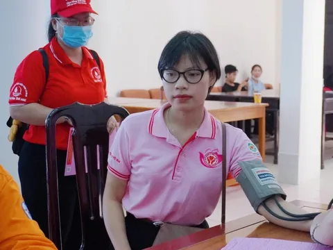 Tiếp nhận gần 1.000 đơn vị máu trong ngày khai hội Hành trình Đỏ