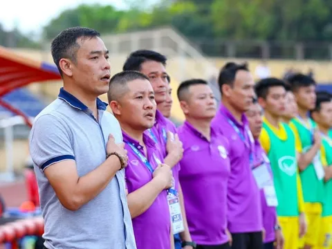 Lao dốc không phanh, SLNA thay HLV Nguyễn Huy Hoàng