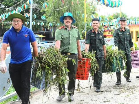 Ngày Môi trường, tuổi trẻ Bình Dương dầm mình dưới kênh rạch vớt rác