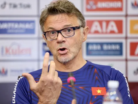 HLV Troussier: ‘Nhiều cầu thủ không xứng đáng được gọi vào đội tuyển Việt Nam’