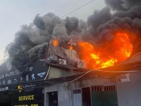 Hà Nội: Cháy lớn tại xưởng sửa chữa ôtô ở phường Cầu Diễn