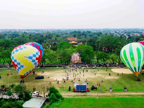 Lễ hội khinh khí cầu đã kết thúc một tháng rưỡi, cộng tác viên vẫn chờ nhận thù lao