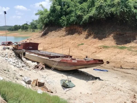 Hồ Thác Bà cạn kỷ lục, ảnh hưởng nhiều hoạt động