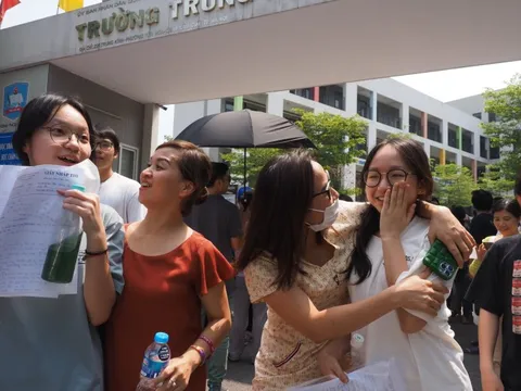 Thi vào lớp 10 ở Hà Nội, thí sinh tự tin làm bài Ngoại ngữ