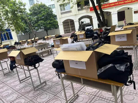 Thi vào 10 ở Hà Nội: Có thí sinh mang điện thoại vào phòng thi