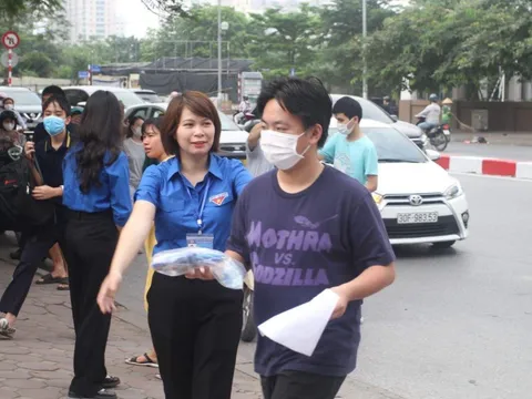 Hi hữu đề thi vào lớp 10 chuyên ở Hà Nội, làm đúng hết cũng chỉ được 9,5 điểm