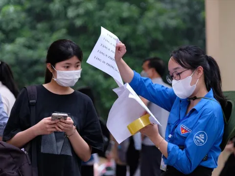 Rối quy định chứng chỉ ngoại ngữ trong xét tốt nghiệp: Khổ như... thí sinh!