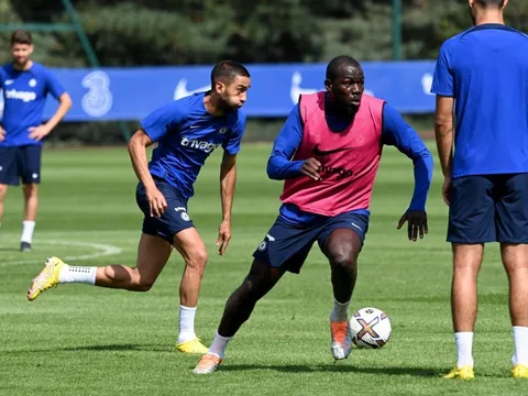 Các đại gia Saudi Arabia náo loạn Ngoại hạng Anh, Chelsea vớ bẫm