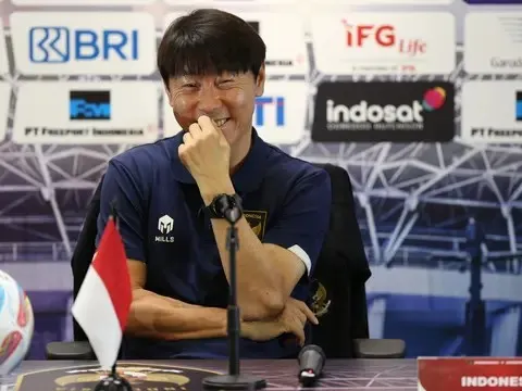 HLV Shin Tae-yong hành động khác thường trước trận đấu với Argentina