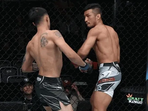 Võ sĩ Hàn tung loạt đấm cực mạnh khiến đối thủ ngã gục