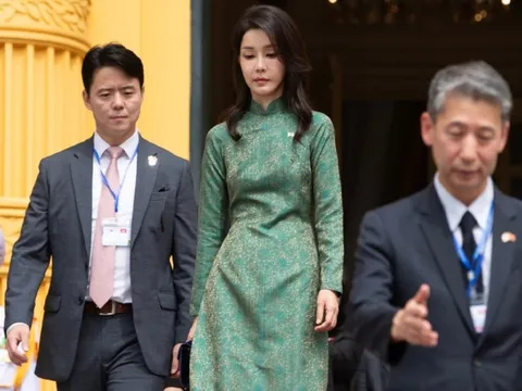 Đệ nhất Phu nhân Hàn Quốc diện áo dài trong chuyến thăm Việt Nam