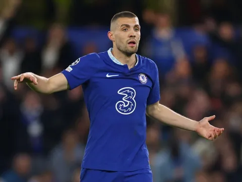 Man City chiêu mộ tân binh đầu tiên sau cú ăn 3