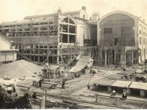 Thành phố đầu tiên ở Đông Dương được thắp sáng bằng đèn điện?