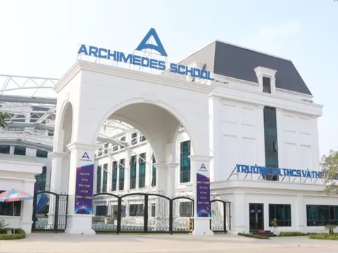 Học sinh lớp 1 bị bỏ quên trên xe ô tô: Giáo viên chủ quan bỏ qua điểm danh