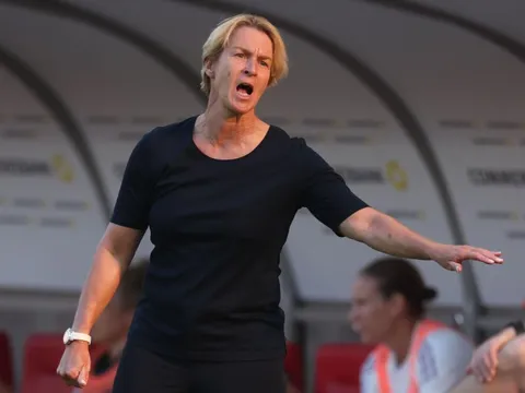 HLV tuyển nữ Đức tức giận: ‘Chúng tôi chỉ thể hiện được 40% trước tuyển nữ Việt Nam’