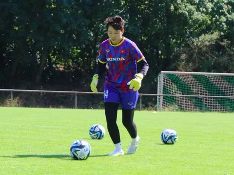 Thủ môn Kim Thanh: 'Tôi tưởng phải vào lưới nhặt bóng nhiều lần trước Đức'