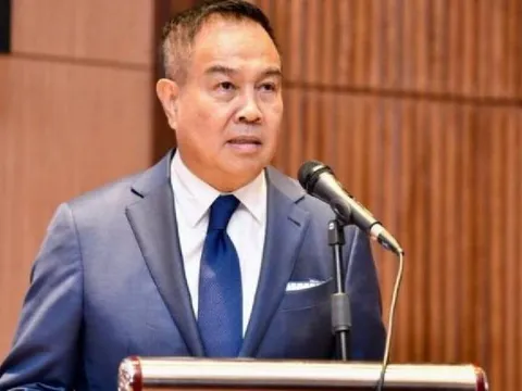 Bóng đá Thái Lan sa lầy khủng hoảng, chủ tịch FAT đổ lỗi cho tất cả