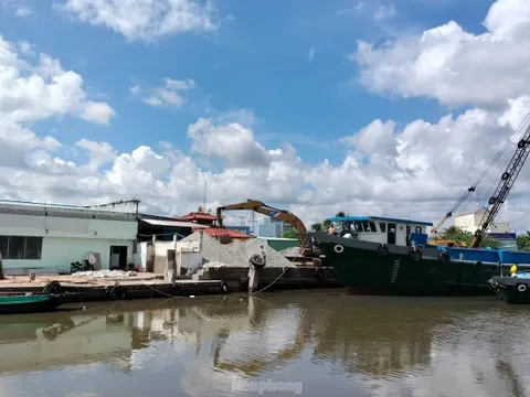 Đang làm rõ việc doanh nghiệp tự ý cơi nới bến thuỷ