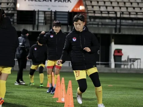 Di chuyển gần 24 tiếng, đội nữ Việt Nam ra sân tập giữa mùa đông New Zealand