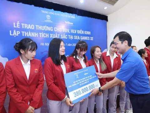 Quỹ Hỗ trợ Tài năng trẻ Việt Nam trao thưởng cho VĐV, HLV điền kinh giành huy chương SEA Games 32