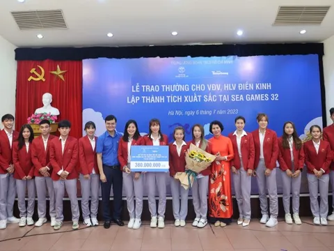 Toàn cảnh lễ trao thưởng Quỹ hỗ trợ tài năng trẻ cho VĐV, HLV điền kinh Việt Nam