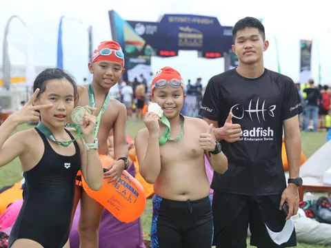 4 VĐV nhí Việt Nam chinh phục giải bơi biển quốc tế lớn nhất thế giới Oceanman
