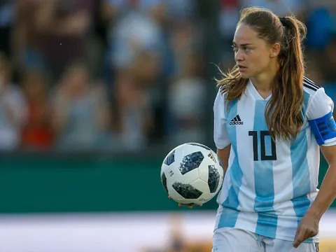 Messi tuyển nữ Argentina: Chúng tôi nhận lương 3,7 triệu đồng/tháng, dưới mức chuẩn nghèo