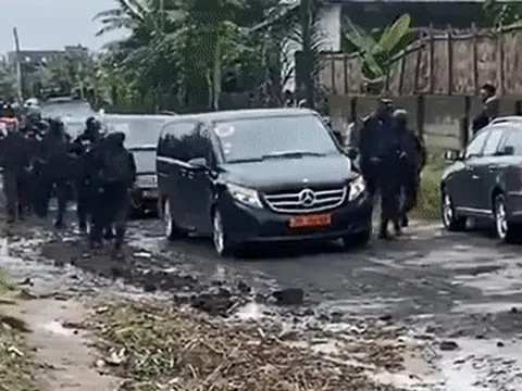 Mbappe được đoàn xe bọc thép hộ tống