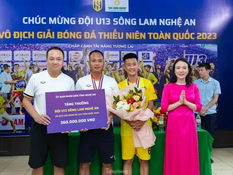 Tỉnh Nghệ An trao thưởng lớn cho U13 Sông Lam Nghệ An