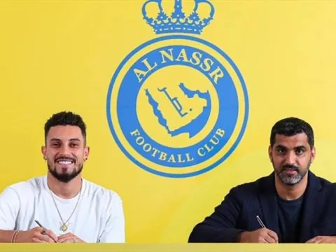 Đội bóng của Ronaldo mua hậu vệ từ MU