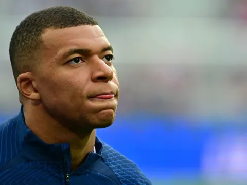 Đại gia Saudi Arabia chi 1 tỷ euro để sở hữu Kylian Mbappe… 1 năm