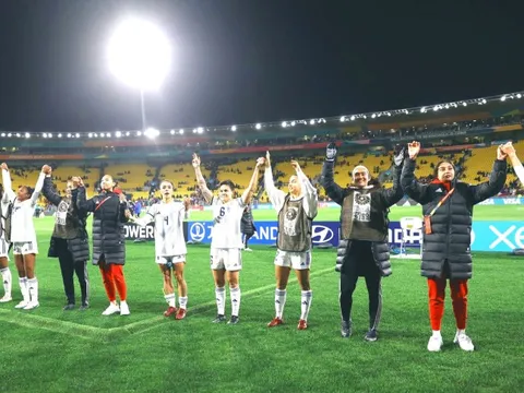 Con đường tạo ra lịch sử của nữ Philippines: Từ tin nhắn vu vơ đến cuộc thu gom nhân tài khắp Mỹ