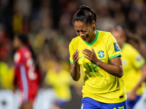 Ary Borges, làm mẹ tuổi 15, lên tuyển tuổi 20, ghi hat-trick ở World Cup và vượt Pele khi 23 tuổi