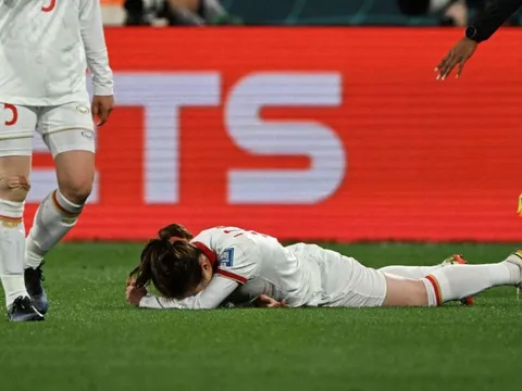 ĐT nữ Việt Nam buồn bã, không trò chuyện sau trận thua Bồ Đào Nha