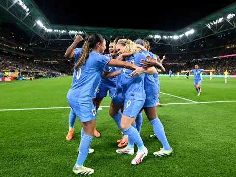 Tuyển nữ Pháp vượt lên đầu bảng sau khi đánh bại Brazil 2-1