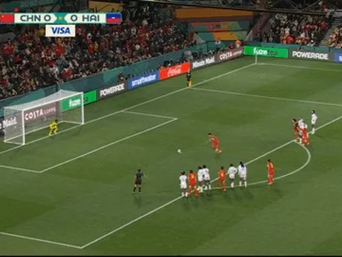 Mất người từ phút 29, tuyển nữ Trung Quốc vẫn thắng quả cảm Haiti