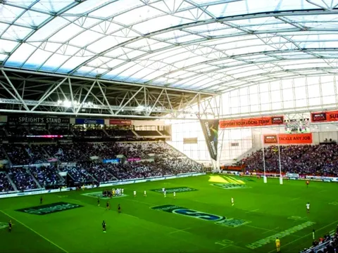 Tuyển nữ Việt Nam thi đấu trên SVĐ đặc biệt nhất thế giới