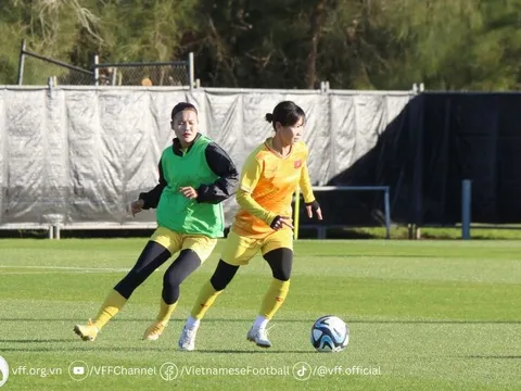 HLV Mai Đức Chung động viên tuyển nữ Việt Nam trước cuộc đọ sức với Hà Lan