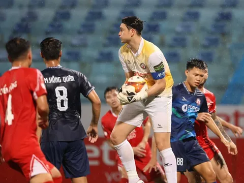 Văn Lâm xuất sắc, cản tham vọng chiếm ngôi đầu của Viettel