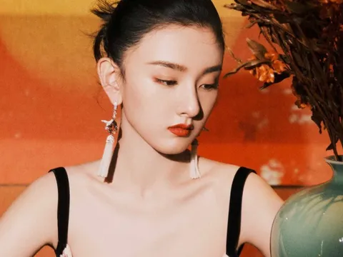 Tống Tổ Nhi bị gạch tên khỏi game show